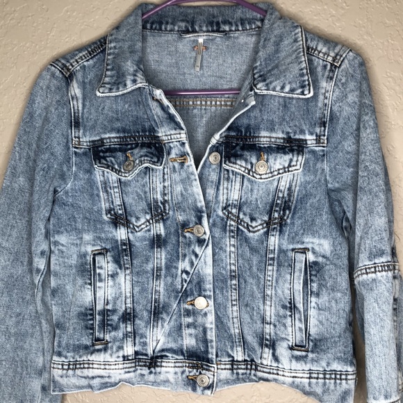 Free People light wash denim jacket - Picture 2 of 8